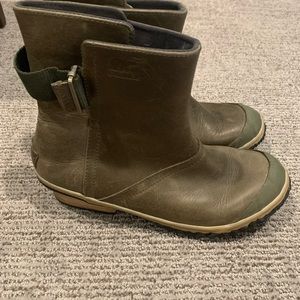 Sorel Woman Size 9 Waterproof Slimboots